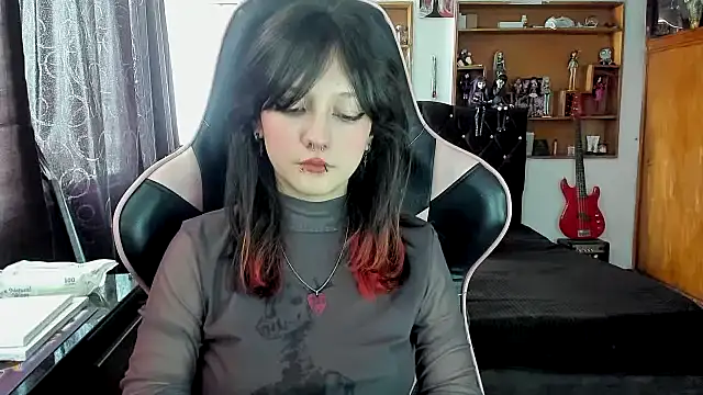 Snapshot of Maki_Zein_ chatting on 12-17-25, 06:58 Maki Zein online show from 12-17-25, 06:58