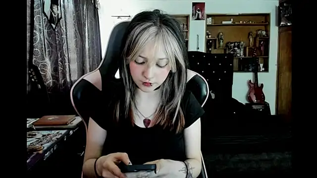 Snapshot of Maki_Zein_ chatting on 01-08-26, 10:23 Maki Zein online show from 01-08-26, 10:23