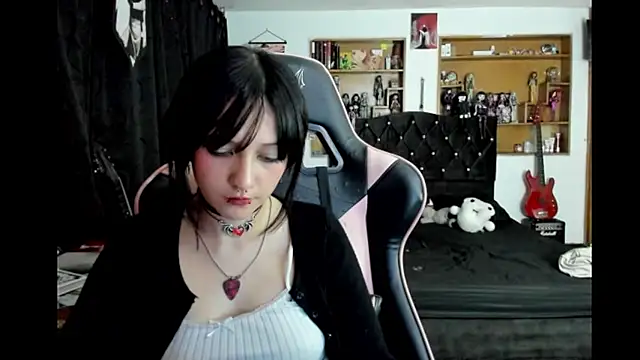 Snapshot of Maki_Zein_ chatting on 03-13-26, 01:12 Maki Zein online show from 03-13-26, 01:12