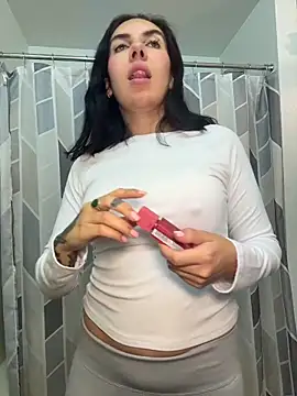 Snapshot of Lolathebaddie chatting on 11-11-25, 04:51 Lolathebaddie online show from 11-11-25, 04:51