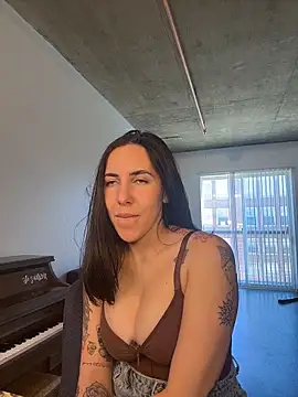 Snapshot of Lolathebaddie chatting on 02-15-26, 06:15 Lolathebaddie online show from 02-15-26, 06:15