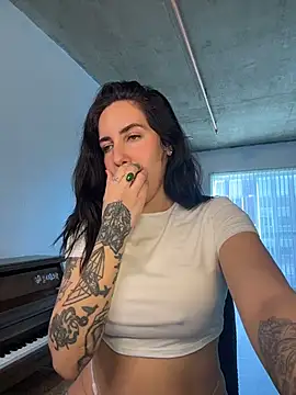 Snapshot of Lolathebaddie chatting on 02-17-26, 05:41 Lolathebaddie online show from 02-17-26, 05:41