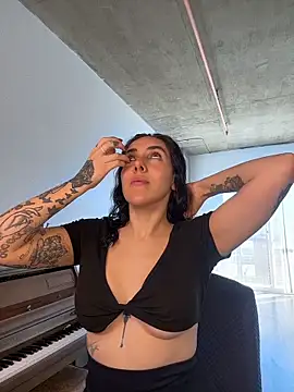 Snapshot of Lolathebaddie chatting on 03-11-26, 04:24 Lolathebaddie online show from 03-11-26, 04:24