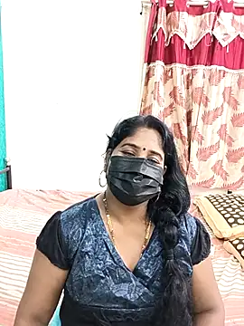 Snapshot of tamil-aunt chatting on 10-19-25, 06:19 tamil-aunt online show from 10-19-25, 06:19