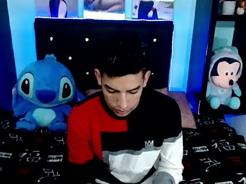 x Aaron x online show from 10-12-25, 04:00