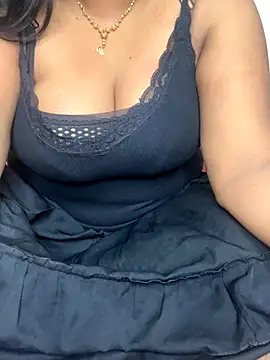 Snapshot of AttractiveDesiGirl chatting on 10-10-25, 05:12 AttractiveDesiGirl online show from 10-10-25, 05:12