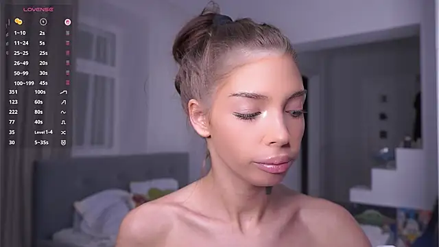 Snapshot of LoisKeedah chatting on 12-14-25, 04:23 LoisKeedah online show from 12-14-25, 04:23