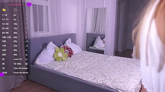 Snapshot of LoisKeedah chatting on 02-16-26, 05:31 LoisKeedah online show from 02-16-26, 05:31