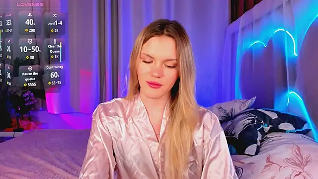 -KittyMoore online show from 11-04-25, 08:08