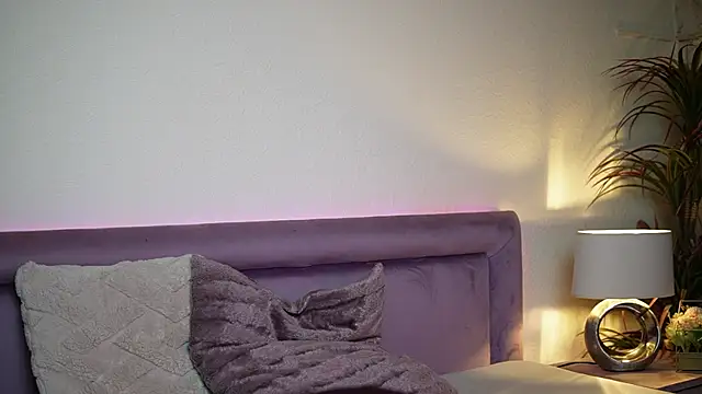 JoelleApril online show from 11-11-25, 09:04