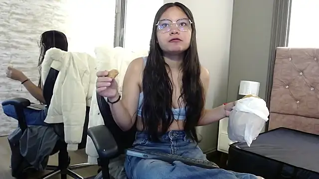 Snapshot of _kita chatting on 11-03-25, 11:44 kita online show from 11-03-25, 11:44