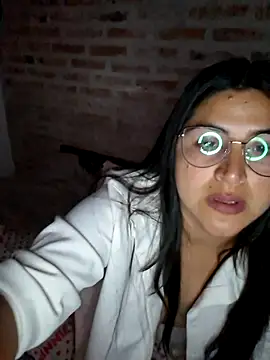 Snapshot of morenalatinaa chatting on 12-22-25, 02:52 morenalatinaa online show from 12-22-25, 02:52