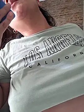 Snapshot of morenalatinaa chatting on 01-12-26, 08:25 morenalatinaa online show from 01-12-26, 08:25