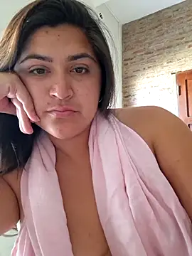 Snapshot of morenalatinaa chatting on 02-15-26, 01:09 morenalatinaa online show from 02-15-26, 01:09