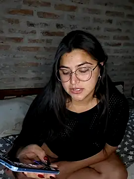 Snapshot of morenalatinaa chatting on 03-12-26, 03:45 morenalatinaa online show from 03-12-26, 03:45