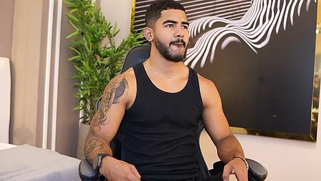 Snapshot of Reik_Vonn chatting on 07-25-26, 12:47 Reik Vonn online show from 07-25-26, 12:47