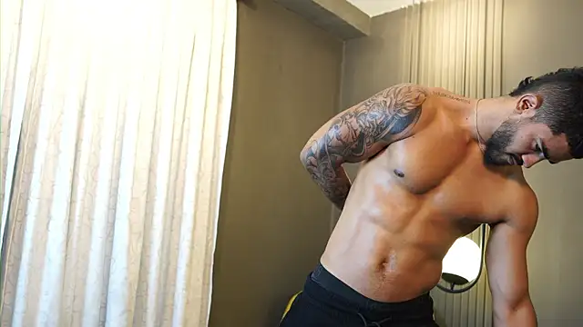Snapshot of Reik_Vonn chatting on 07-28-26, 02:13 Reik Vonn online show from 07-28-26, 02:13