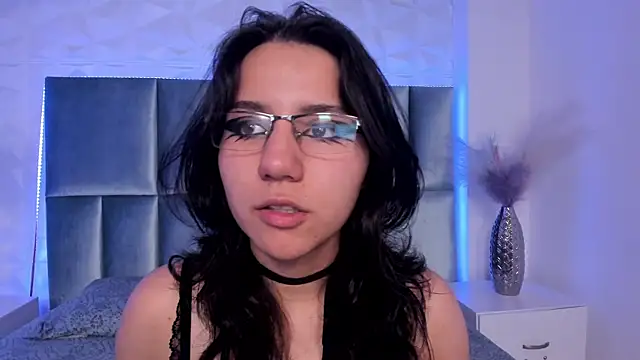 HollyPeach online show from 12-17-25, 07:31