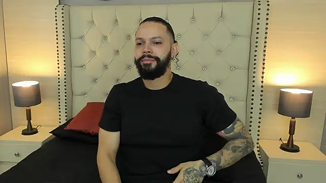 Snapshot of AlukardBig chatting on 10-24-25, 01:40 AlukardBig online show from 10-24-25, 01:40