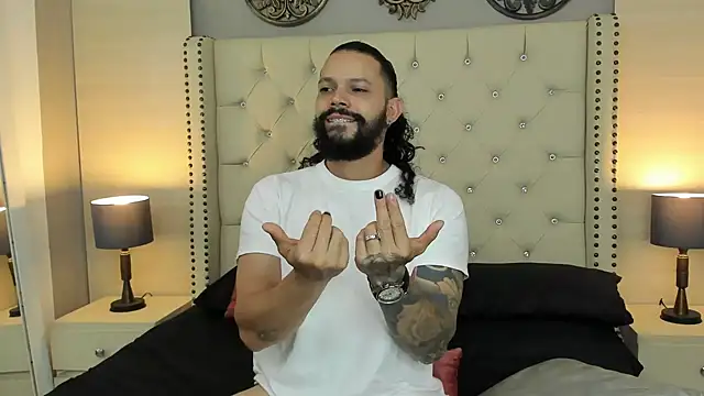 Snapshot of AlukardBig chatting on 10-29-25, 08:32 AlukardBig online show from 10-29-25, 08:32