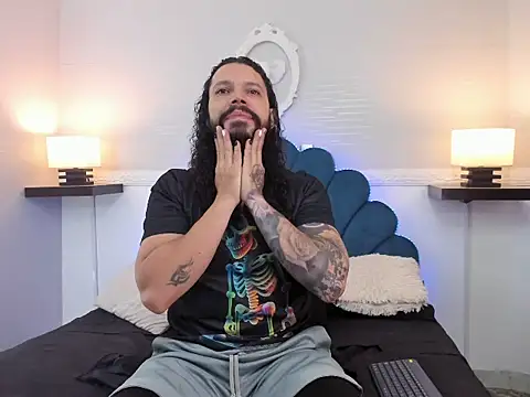 Snapshot of AlukardBig chatting on 11-05-25, 01:00 AlukardBig online show from 11-05-25, 01:00