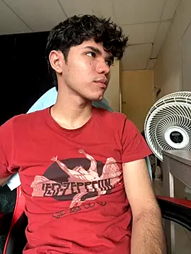 Snapshot of Im_Camii chatting on 11-23-25, 05:24 Im Camii online show from 11-23-25, 05:24