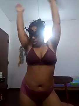 Expose Queen online show from 04-17-26, 08:01