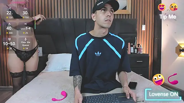 Snapshot of DerryAndIzzy chatting on 11-09-25, 07:28 DerryAndIzzy online show from 11-09-25, 07:28