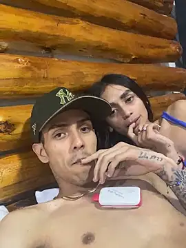 Snapshot of DerryAndIzzy chatting on 01-06-26, 05:22 DerryAndIzzy online show from 01-06-26, 05:22