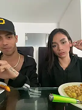 Snapshot of DerryAndIzzy chatting on 01-13-26, 05:40 DerryAndIzzy online show from 01-13-26, 05:40