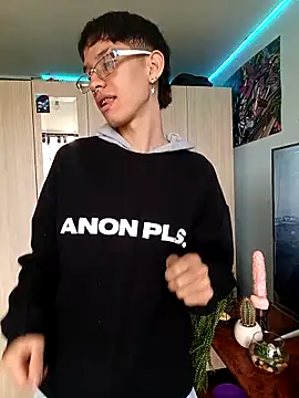 heyy noah11 online show from 10-31-25, 07:59