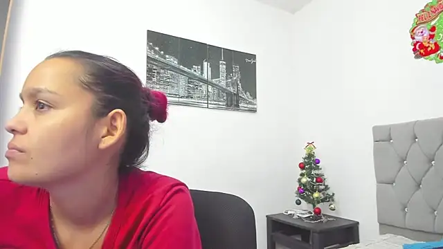 Snapshot of Sofi_And_Santy chatting on 01-06-26, 12:47 Sofi And Santy online show from 01-06-26, 12:47