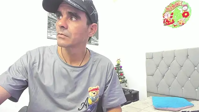 Snapshot of Sofi_And_Santy chatting on 01-11-26, 12:04 Sofi And Santy online show from 01-11-26, 12:04