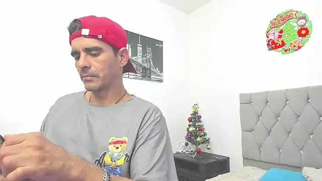 Snapshot of Sofi_And_Santy chatting on 01-12-26, 09:09 Sofi And Santy online show from 01-12-26, 09:09