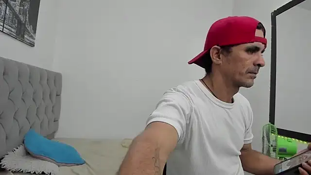 Snapshot of Sofi_And_Santy chatting on 02-28-26, 12:55 Sofi And Santy online show from 02-28-26, 12:55