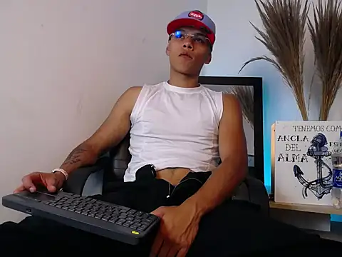 Snapshot of Jordan_Kiing chatting on 10-17-25, 08:55 Jordan Kiing online show from 10-17-25, 08:55