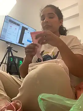 Snapshot of Belindamuller chatting on 11-11-25, 03:28 Belindamuller online show from 11-11-25, 03:28