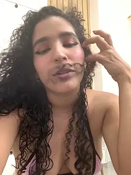 Snapshot of Belindamuller chatting on 11-13-25, 03:49 Belindamuller online show from 11-13-25, 03:49