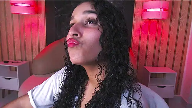 Snapshot of Belindamuller chatting on 03-13-26, 11:44 Belindamuller online show from 03-13-26, 11:44