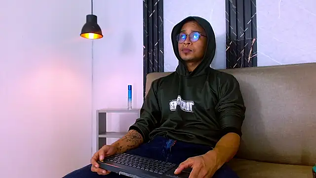 Jayden Morris online show from 12-05-25, 04:03