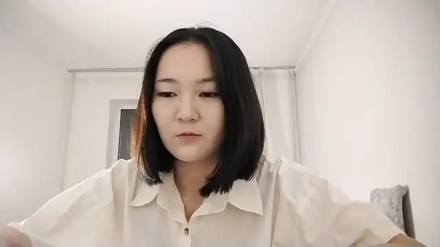 Snapshot of Lyndasilk chatting on 10-22-25, 02:06 Lyndasilk online show from 10-22-25, 02:06