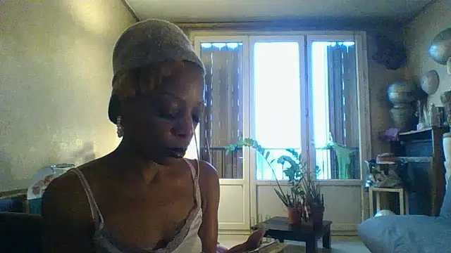 Snapshot of ulnaoumy chatting on 10-19-25, 04:07 ulnaoumy online show from 10-19-25, 04:07