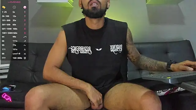 Snapshot of black_kameron_ chatting on 10-28-25, 07:01 black kameron online show from 10-28-25, 07:01