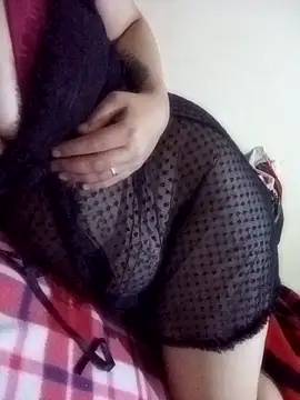 Snapshot of Mia-mrocia chatting on 10-24-25, 11:23 Mia-mrocia online show from 10-24-25, 11:23