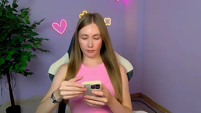 Snapshot of EllyColins chatting on 07-10-26, 03:55 EllyColins online show from 07-10-26, 03:55