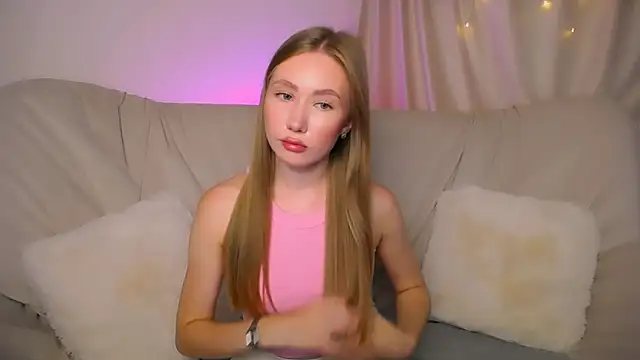 Snapshot of EllyColins chatting on 07-29-26, 03:48 EllyColins online show from 07-29-26, 03:48