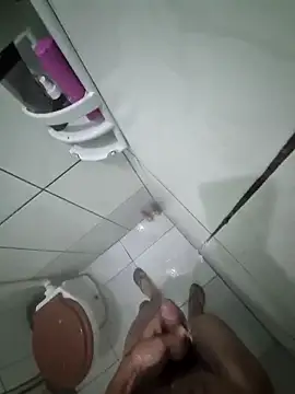 Snapshot of magrelo10 chatting on 10-31-25, 12:28 magrelo10 online show from 10-31-25, 12:28