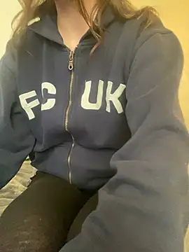 KittieCreme online show from 06-18-26, 07:30