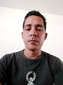 Snapshot of David_man33 chatting on 10-17-25, 06:43 David man33 online show from 10-17-25, 06:43