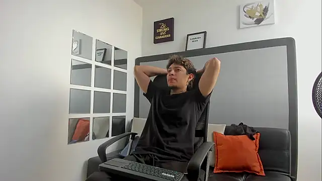 Snapshot of Sky_Wild chatting on 10-23-25, 08:07 Sky Wild online show from 10-23-25, 08:07